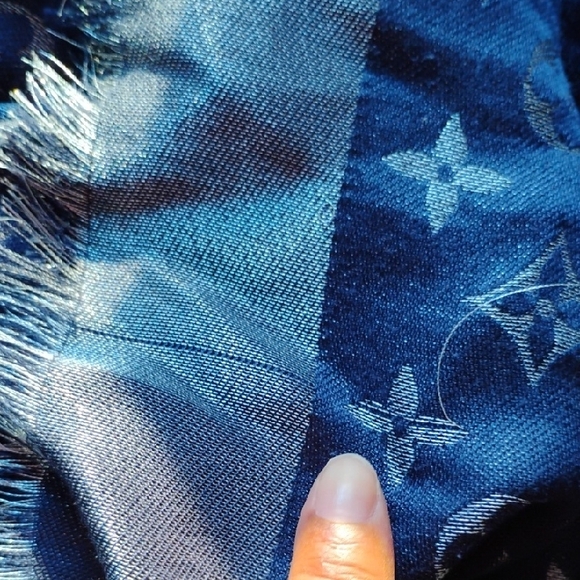 Aut Monogram Shine Shawl - Picture 7 of 13